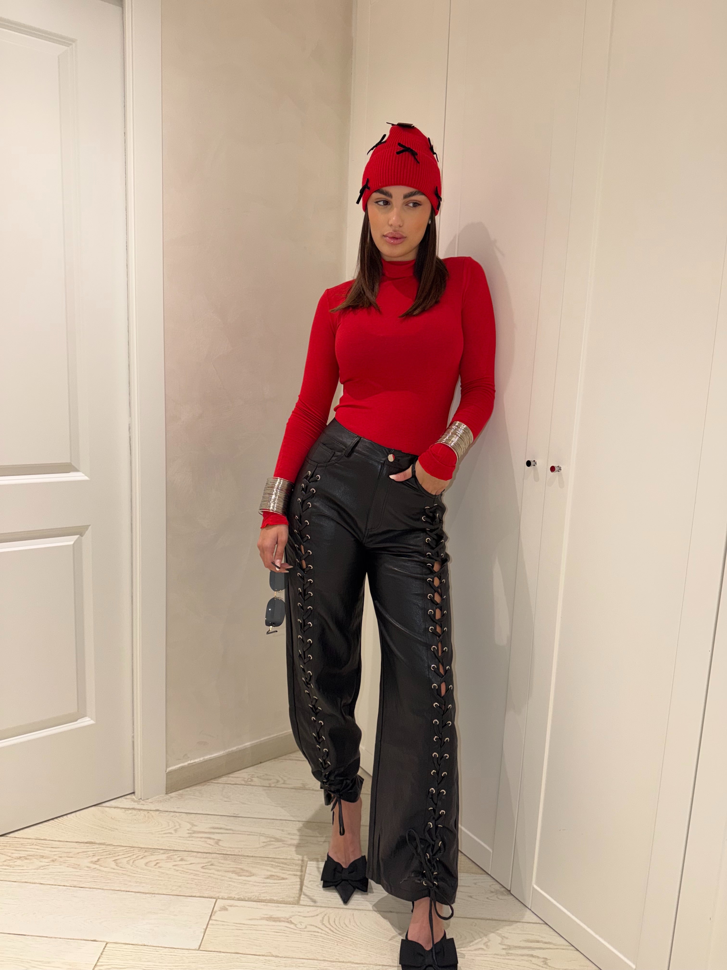 Panta stringhe eco pelle